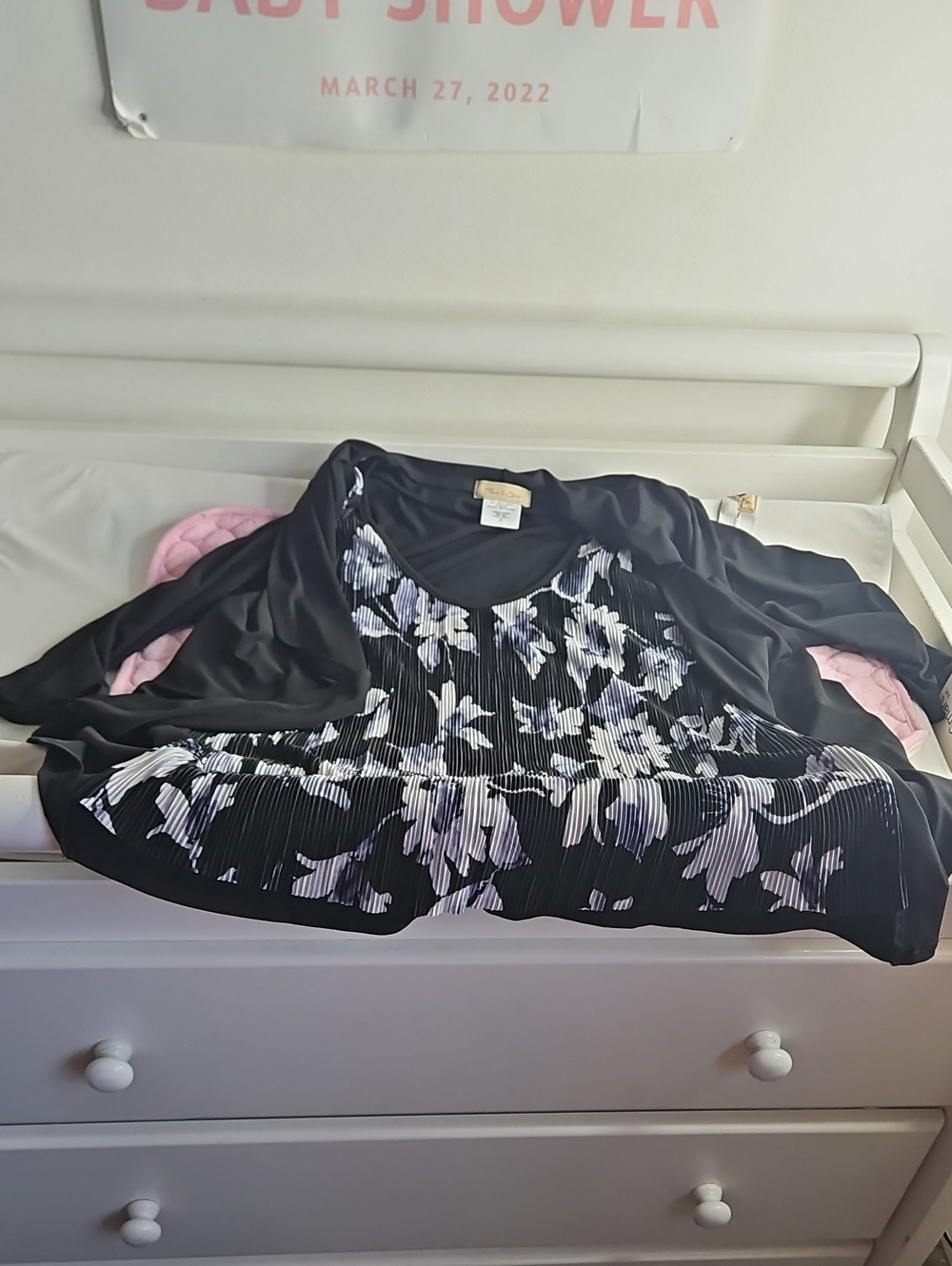 Black Floral Pleated V-Neck Blouse - 3/4 Sleeve
